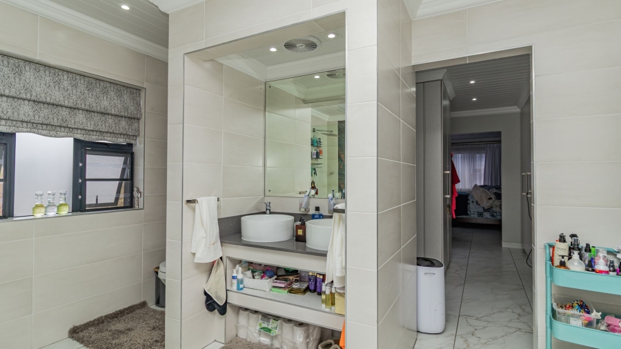 4 Bedroom Property for Sale in Monte Christo Western Cape